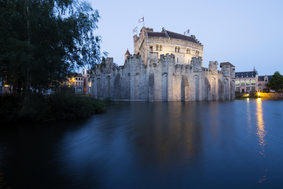 Gravensteen — Dineren tussen eeuwen geschiedenis.
